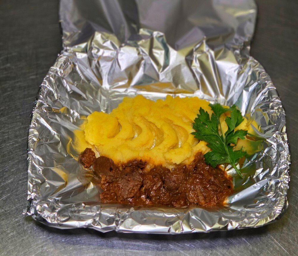 Гуляш с картофельным пюре