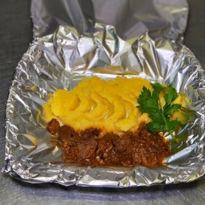 Гуляш с картофельным пюре