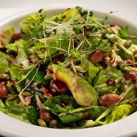 Зеленый салат с тунцом