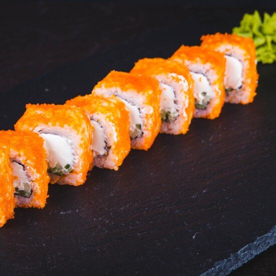 Ролл «Филадельфия с тобико»