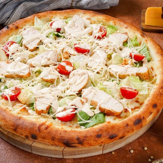 Пицца «Цезарь с курицей»