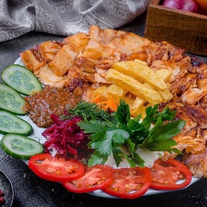 Шаурма курица+ягненок на тарелке