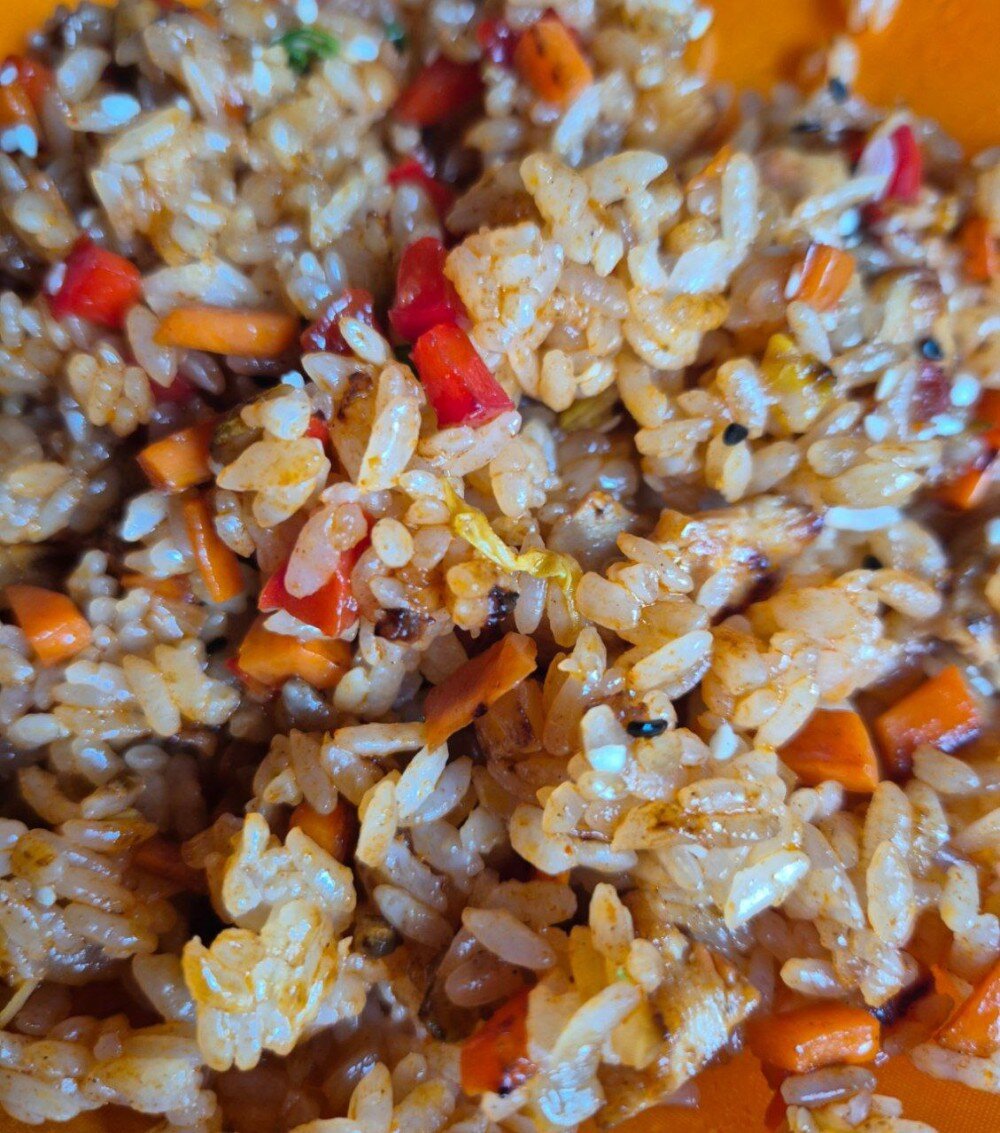 Кимчи-чахан с курицей и овощами