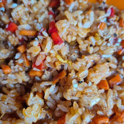 Кимчи-чахан с курицей и овощами