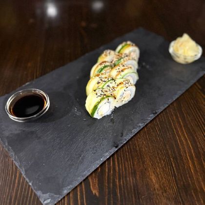 Ролл «Зеленый бит сяке»