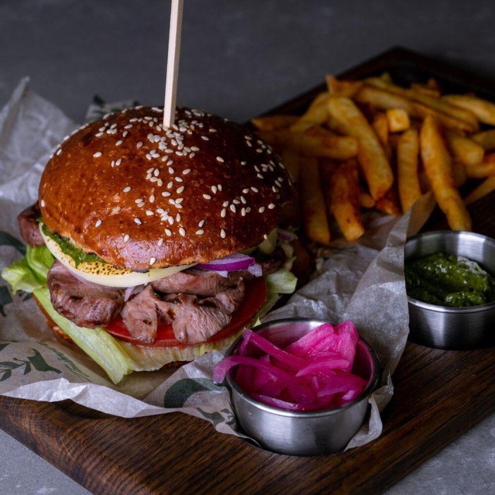 Бургер с вырезкой