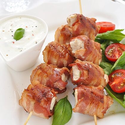 Куриный шашлык в беконе